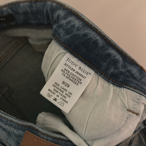 Judy Blue Women’s Relaxed Fit Crossover Stretch Jeans Medium Wash Size 29 (9) - Picture 9 of 10